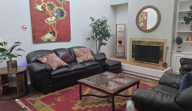 Cozy 1-bedroom in a beautiful house, Only Few Blocks From TWU