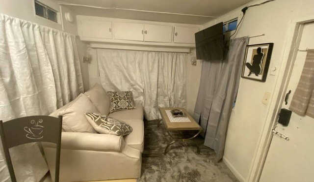 Cozy 1-bedroom mobile home with WiFi, AC in charming Silver City