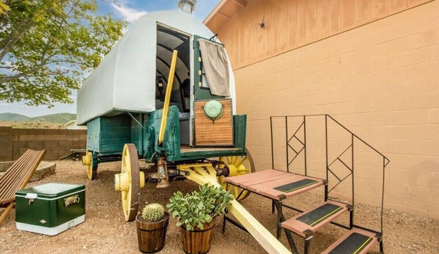 Cozy 1880 Sheepherders Wagon in Tombstone!