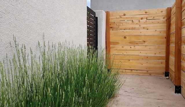Cozy 2-bedroom house in Nob Hill with AC