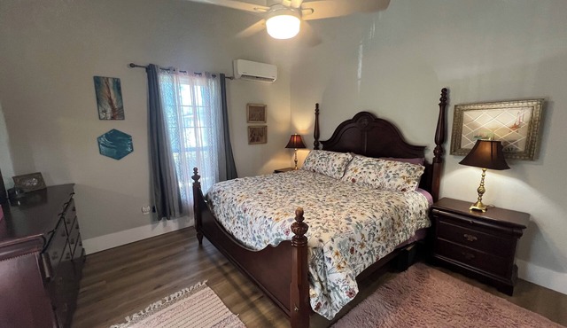 Cozy 2 bedroom house in Trinity, Starlink, king size bed