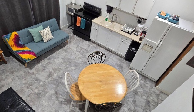 Cozy 2-bedroom Tiny home in amazing Coleman, just a 3 blocks from downtown.