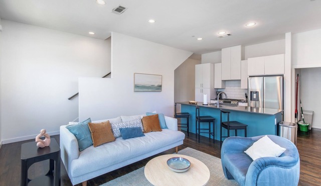 Cozy 2-bedroom townhome in tranquil Dallas