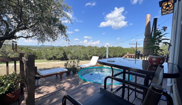 Cozy 2 BR cottage w/heated pool and gorgeous views and breakfast service incl...