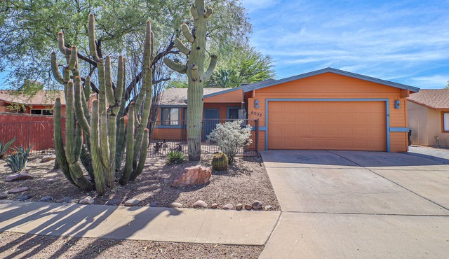 Cozy 4 Bedroom, 2 Bathroom home with lovely yard