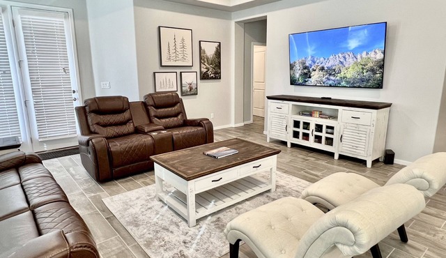 Cozy Alamo Casita 4br/2ba with Mini Golf in the backyard.