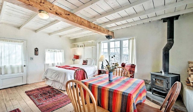 Cozy Cabin Suite with Orchard Views near Taos, New Mexico