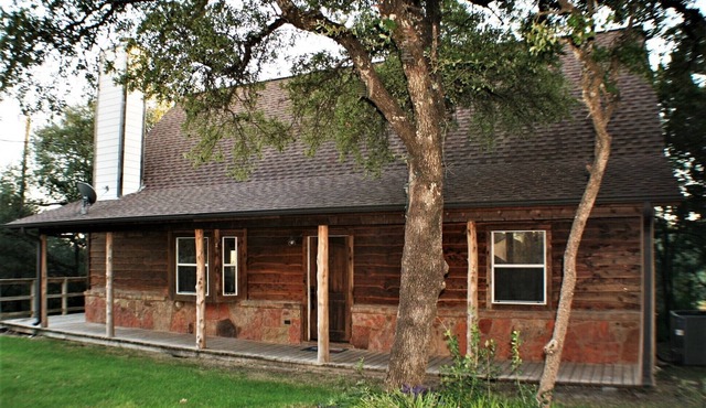 Cozy Cabin with Fireplace & Views of Lake Travis