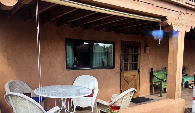 Cozy Casita, Charming apartment in historic east side