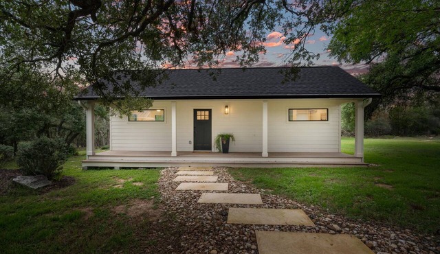 Cozy Casita/Cottage on 3 acres in the middle of the city! Quiet and Relaxing.