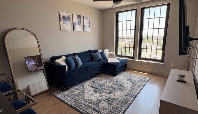 Cozy Contemporary 1-bedroom in Deep Ellum Dallas location
