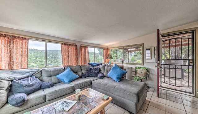 Cozy High Rolls Cottage Near Hiking Trails!