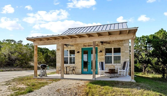 Cozy Hill Country Cottage Rental for Romantic Weekend Getaways from Austin