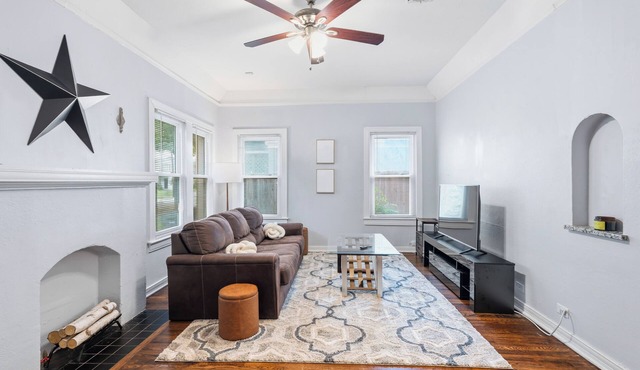 Cozy Home + Knox Henderson + Nightlife + Sleeps 8