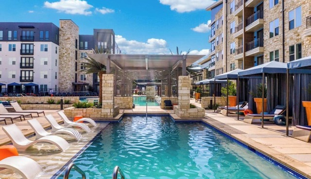 Cozy Luxurious Getaway with POOL & Reserved Parking in Addison