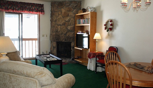 Cozy Mountain Condo! 2 Miles North of Purgatory! Heated Pool !