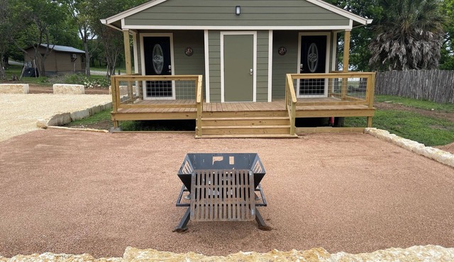Cozy Suite in New Duplex located in Downtown Bandera