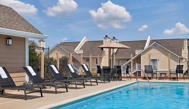 Cozy Suite Retreat! 2 Modern Pet Friendly Units, Near Park Place Mall! in Tucson