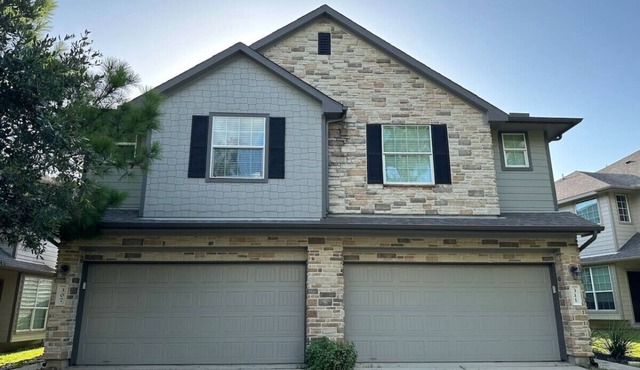 Cozy townhome in The Woodlands