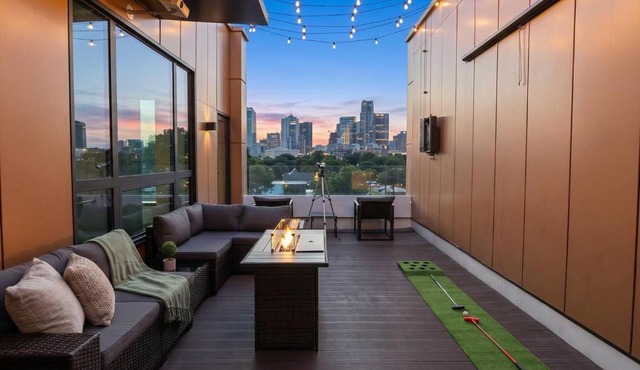 Dallas City View with Pool Table, Sauna, Darts, Golf, and Outdoor Movie Theater