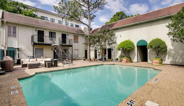 Dallas Condo w/Pool Access ~ 4 Mi to Downtown!