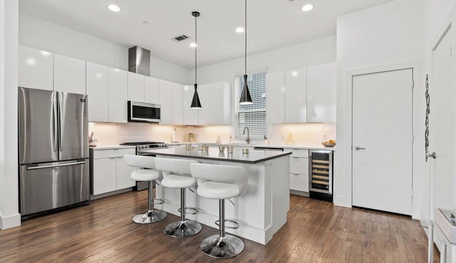 Dallas Modern Townhome Near Lower Greenville