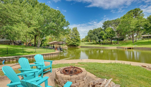 Deck, Grill & Fire Pit: Waterfront Texas Retreat