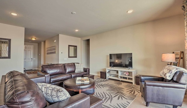 Delightful Family-Friendly House w/ Fire Pit!