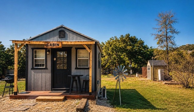 Delightful Tiny House - Our little piece of paradise in Lakehills Tx.