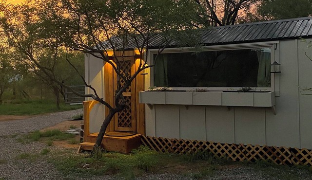Desert tiny home with Mountain View. Unit #2