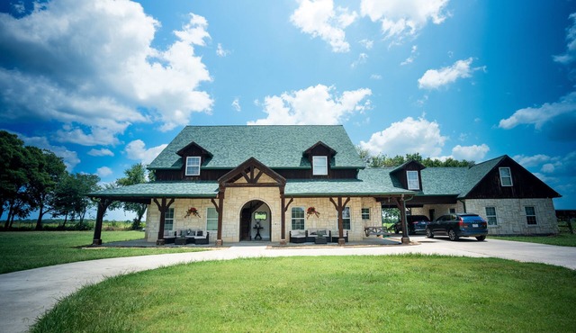 Discover the charm of our ranch getaway!