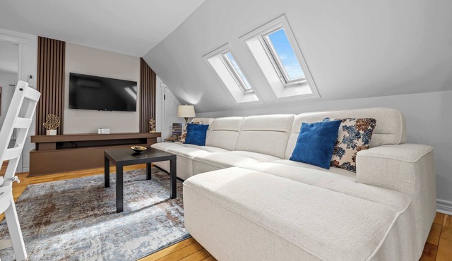 Downtown King Suite Sanctuary 2 Min to Waterfront in Charlottetown