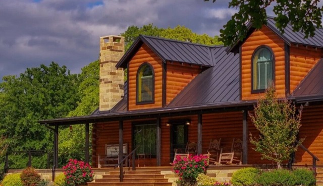 Dreamcatcher elite cabins and events 3BDR 2bth retreat in Saint jo TX