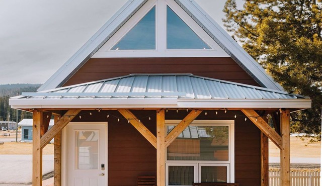 Eagle - Cozy tiny home with mountain views in Nordegg