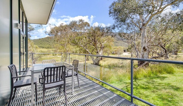 Ecocrackenback 14 'Sustainable chalet close to the slopes.' in Crackenback
