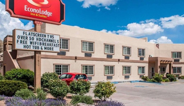 Econo Lodge Inn & Suites Santa Fe South