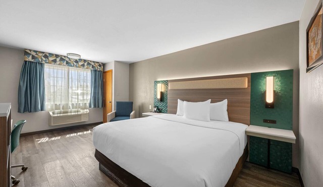 Econo Lodge Inn & Suites Santa Fe South