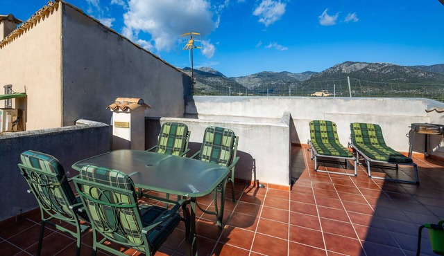 Edificio duplex can roses in Moscari