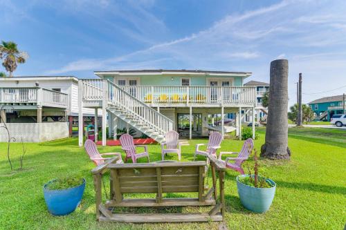 Effortless Beach Days! Family Retreat in Galveston