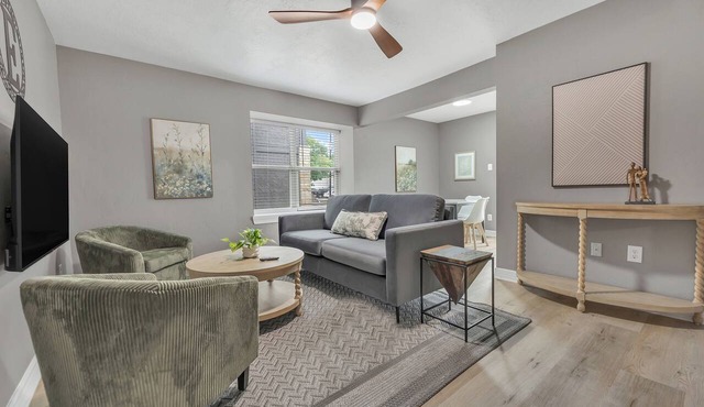 El Camino:Comfy King Beds-Walk to Campus/Northgate
