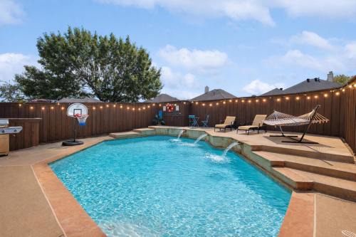 Elegant 5BR Retreat w Private Pool & Game Room