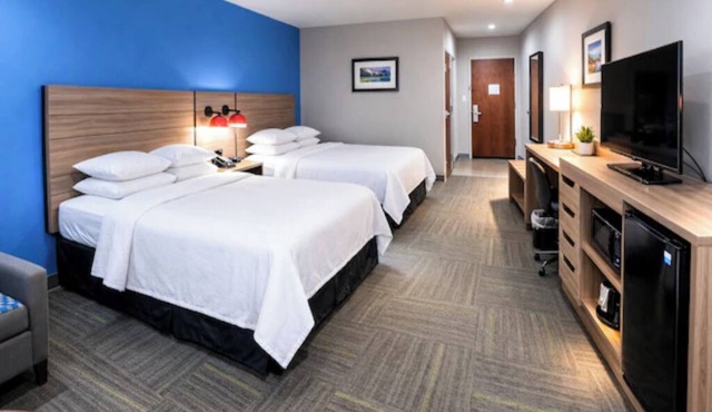Elegant Room Offering Comfort & Style – Perfect for a Relaxing Gulf Coast Escape