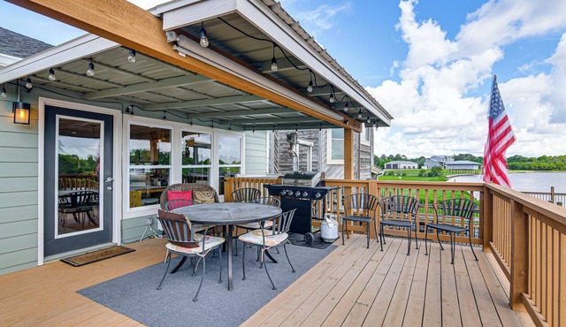 Elegant Waterfront Retreat w/Dock in Dickinson in Dickinson