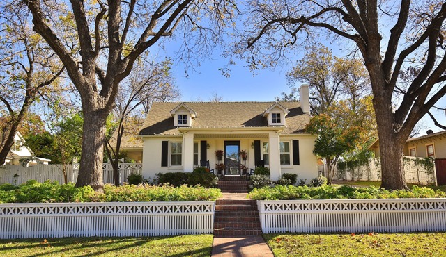 Eleven09-A Fine Guest Experience in the Sayles/Highland Historic District