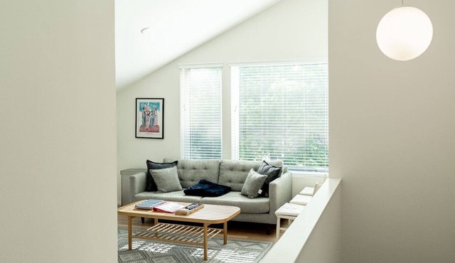 En Suite Complete - Parking, 2 Bed/2 Bath, Modern