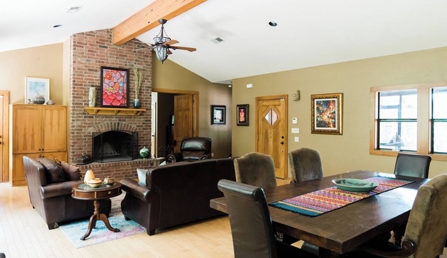 Enjoy our 5-bedroom, peaceful, wooded retreat in College Station