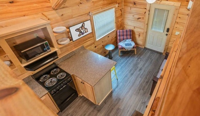 Ensuring a Very Comfortable & Memorable Stay! Full Kitchen, Pool, Pets Allowed