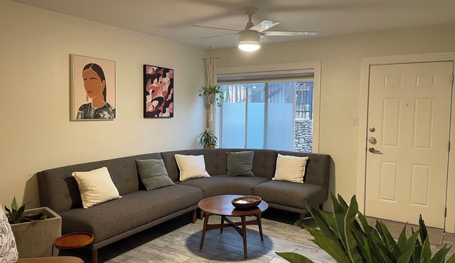 Entire South Congress Condo- Walk to the best attractions in Austin!