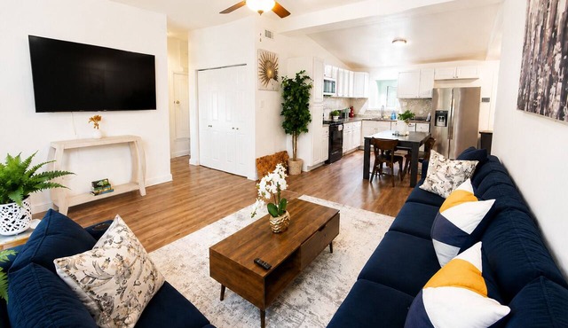 Entire Spacious and beautiful 5 Bedroom House in Garland
