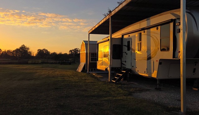 Escape to a luxury 1BR/1BA 5th wheel. Full indoor/outdoor kitchen, & LOTS more! in Church Point